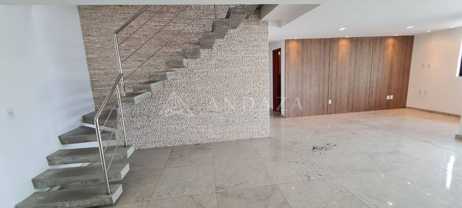 Cobertura Duplex com 4 Suítes e Piscina na Ponta Verde